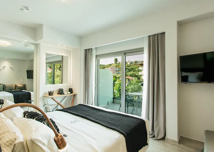 Blue Carpet Luxury 4* Pefkochori