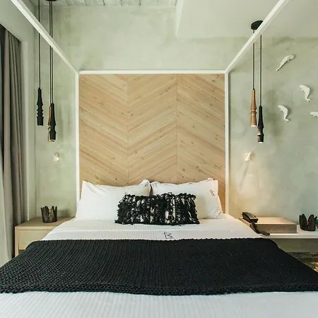 Blue Carpet Luxury Pefkochori