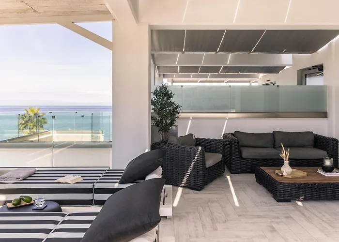 Ξενοδοχείο με διαμερίσματα Blue Carpet Luxury Πευκοχώρι