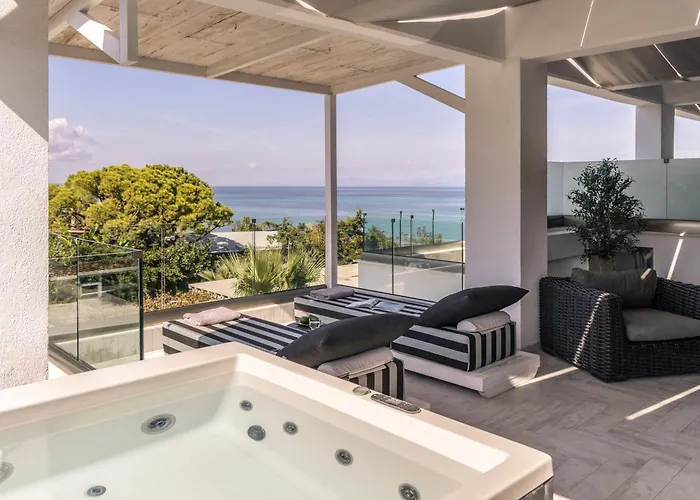 Blue Carpet Luxury 4* Πευκοχώρι