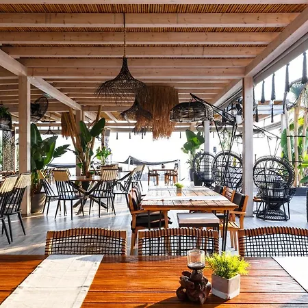 Blue Carpet Luxury Aparthotel